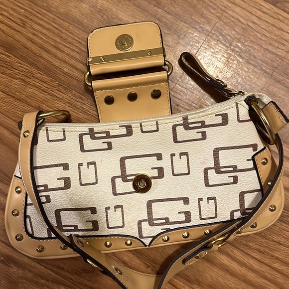 Guess cream with tan and gold accents shoulder bag. (5”x10.5”) - Picture 4 of 5